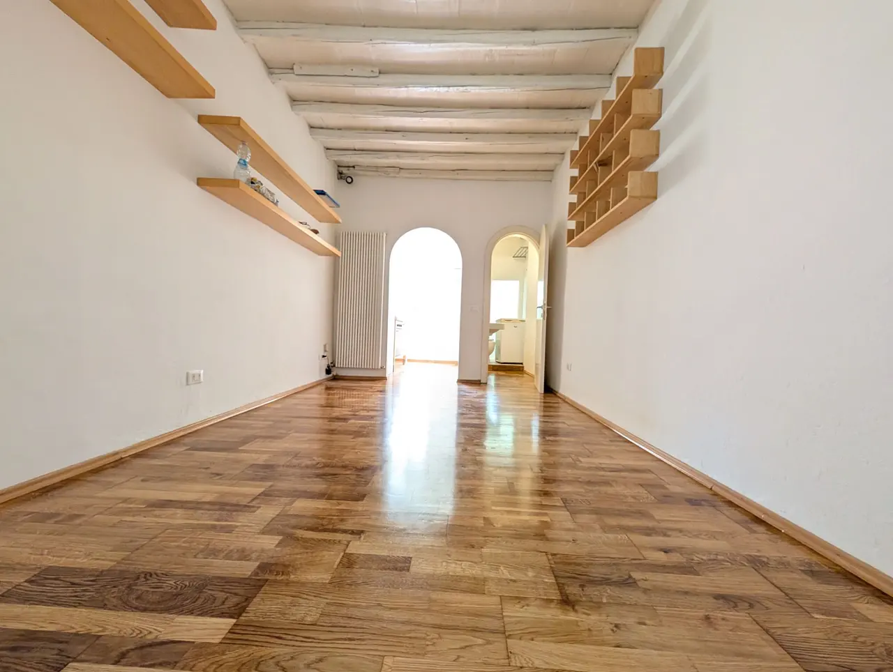 SANTA REPARATA - MONOVANO CON CUCINOTTO SERVIZIO FINESTRATO